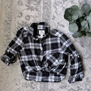 Forever 21 Cropped Flannel ✺ Black+White Plaid ✺ XS